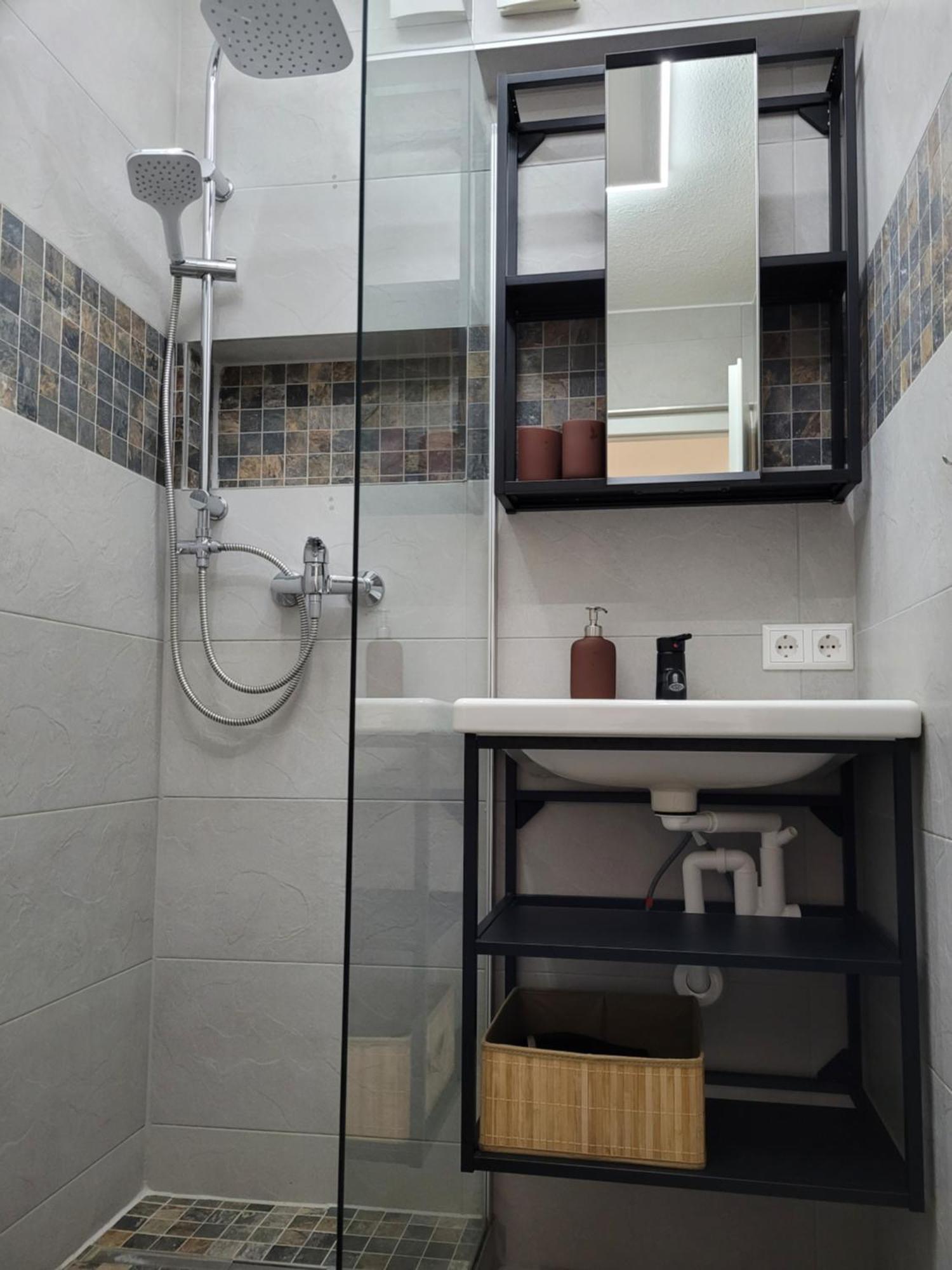 Living Flat, Eine Wohnung Mit Zwei Schlafzimmern Und Balkon Schorndorf  Eksteriør bilde